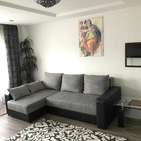 Fine Apartment 叶尔加瓦 外观 照片