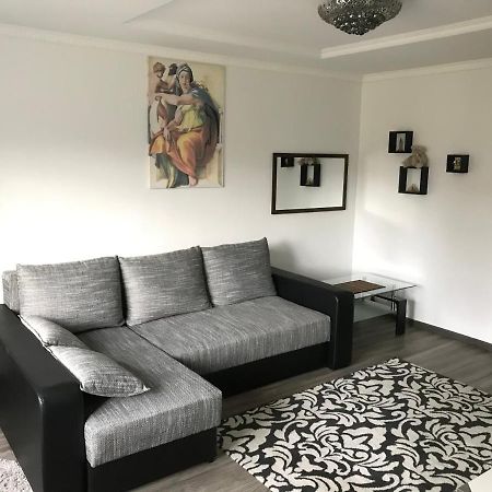 Fine Apartment 叶尔加瓦 外观 照片