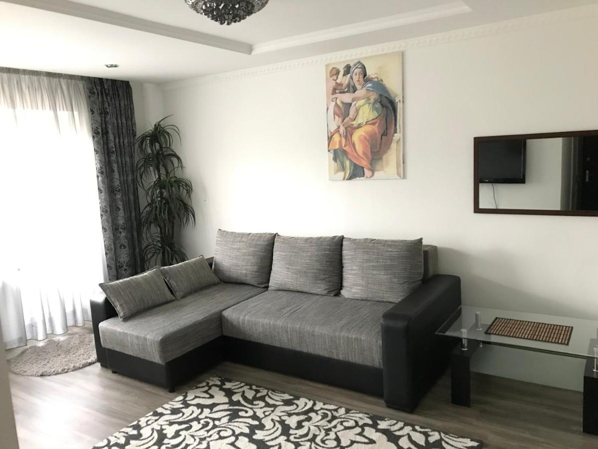 Fine Apartment 叶尔加瓦 外观 照片